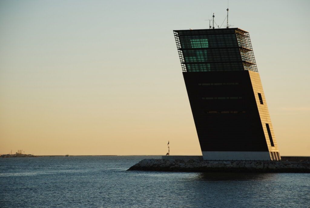 Marine Traffic Control Tower for the Port of Lisbon Authority - Public domain image