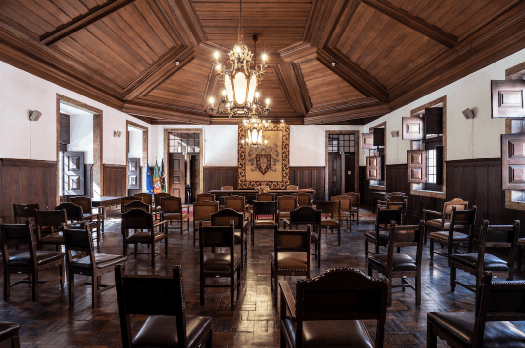 Palácio da Independência interior with chairs arranged as if for a conference or address.