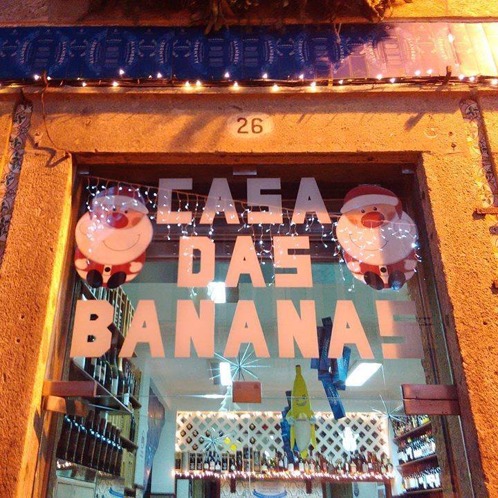 The window at night time of casa da banana