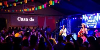 Camané and Marisa Liz performing at Casa do Artista festival.