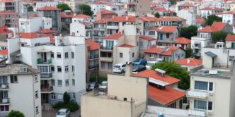 Diverse Portuguese housing styles with modern and traditional elements.